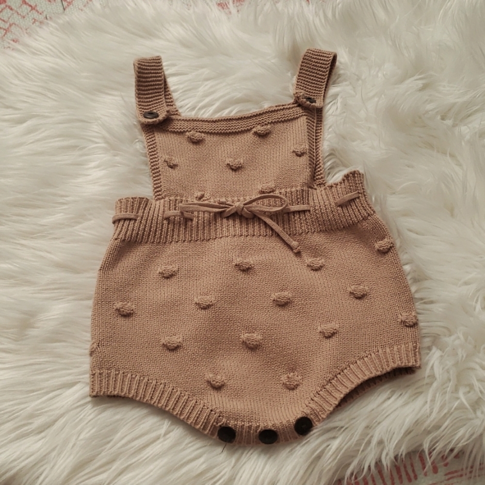 Boutique knit romper 6-12 months.  Worn once for photos 📷.
